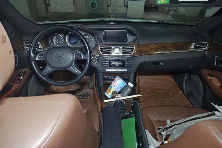 Used Mercedes-Benz E-Class 2014 E 260 L Luxury Model Center Console