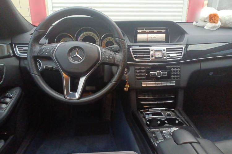 Used Mercedes-Benz E-Class 2014 Restyled E 260 L Sport Edition Center Console