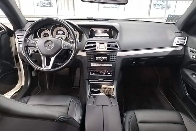 Used Mercedes-Benz E-Class 2014 E 200 Coupe Center Console