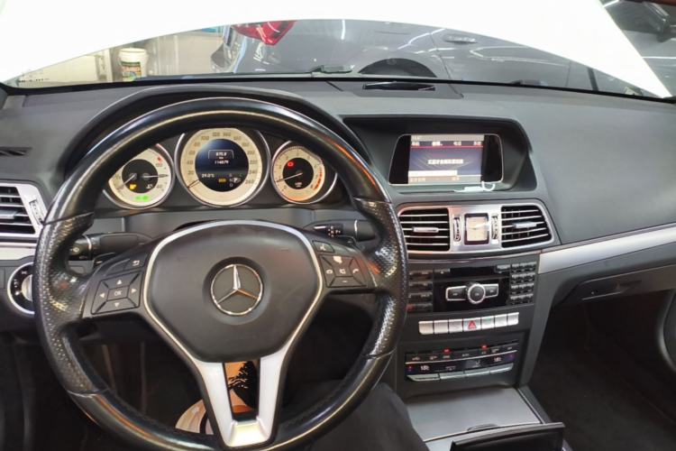 Used Mercedes-Benz E-Class 2014 E 200 Coupe Center Console