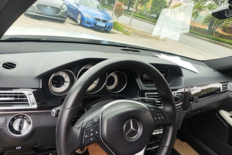 Used Mercedes-Benz E-Class 2014 Restyled E 260 L Sport Edition Center Console