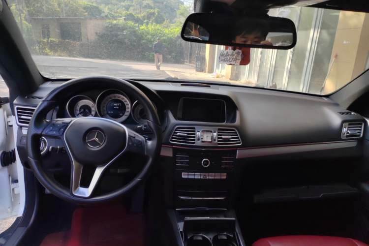 Used Mercedes-Benz E-Class 2014 E 260 Coupe Center Console