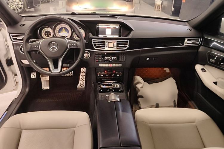Used Mercedes-Benz E-Class 2014 Restyled E 260 L Sport Edition Center Console