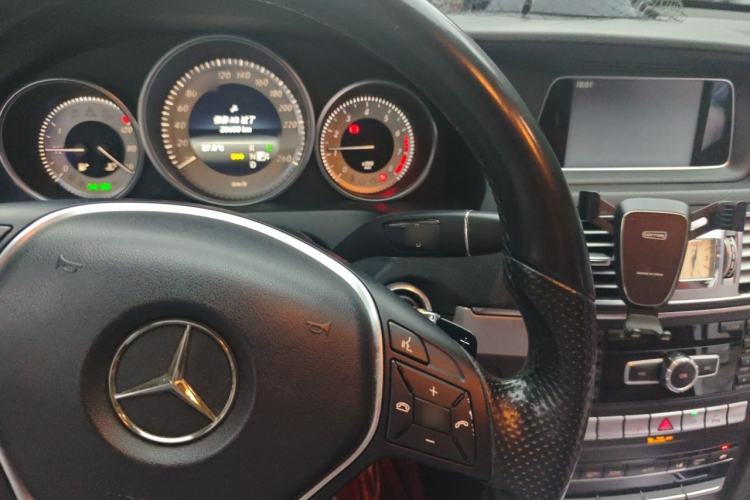 Used Mercedes-Benz E-Class 2014 E 200 Coupe Center Console