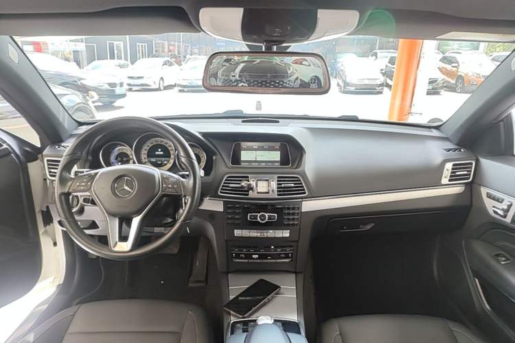 Used Mercedes-Benz E-Class 2014 E 200 Coupe Center Console