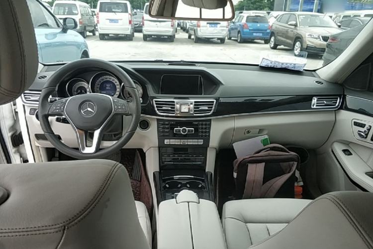 Used Mercedes-Benz E-Class 2014 E 300 L Sport Edition Center Console