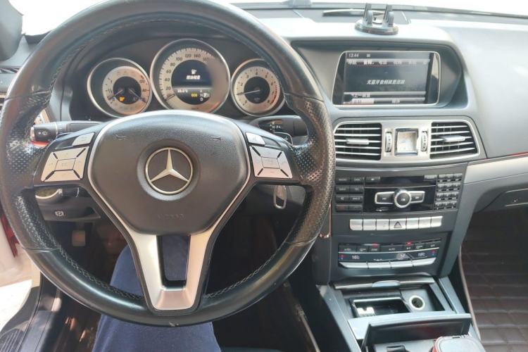 Used Mercedes-Benz E-Class 2014 E 260 Coupe Center Console