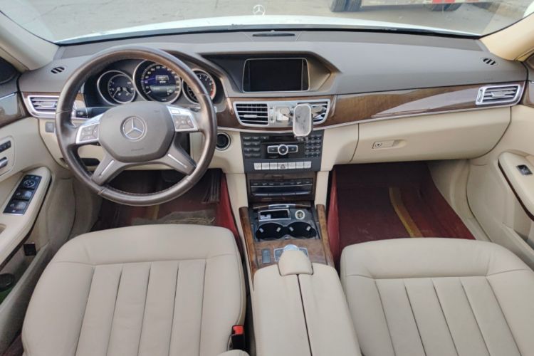 Used Mercedes-Benz E-Class 2014 Facelifted E 260 L Luxury Edition Center Console
