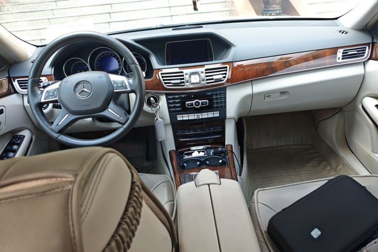 Used Mercedes-Benz E-Class 2014 E 260 L Center Console