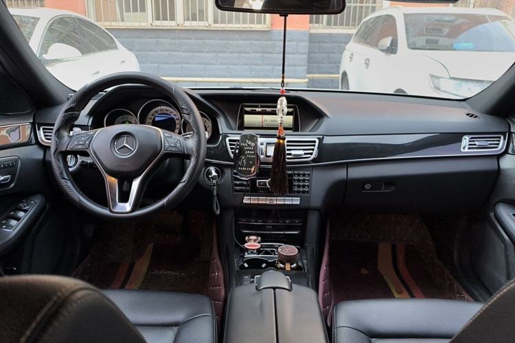 Used Mercedes-Benz E-Class 2014 E 260 L Sport Edition Center Console