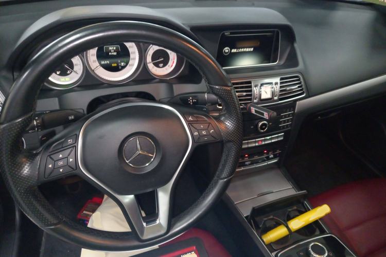 Used Mercedes-Benz E-Class 2014 E 200 Coupe Center Console