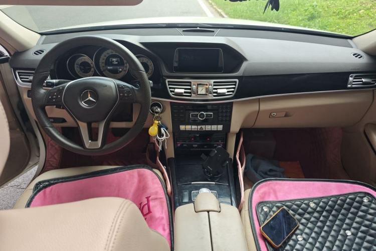 Used Mercedes-Benz E-Class 2014 Restyled E 260 L Sport Edition Center Console