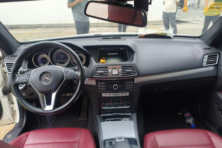 Used Mercedes-Benz E-Class 2014 E 200 Coupe Center Console