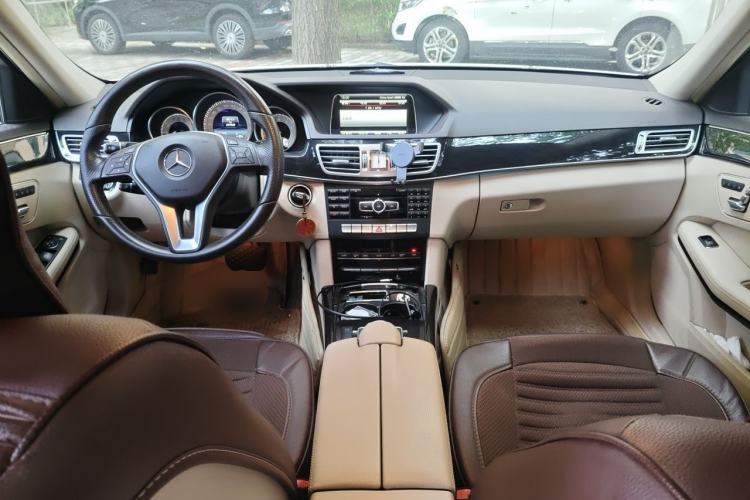 Used Mercedes-Benz E-Class 2014 Restyled E 260 L Sport Edition Center Console