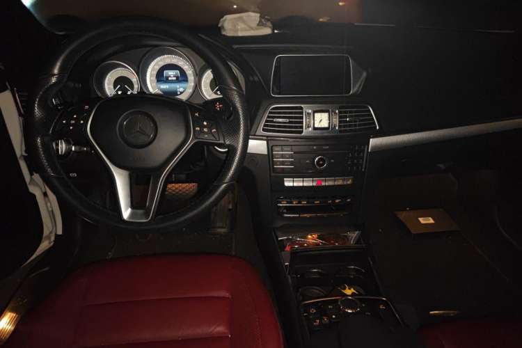 Used Mercedes-Benz E-Class 2014 E 260 Convertible Coupe Center Console