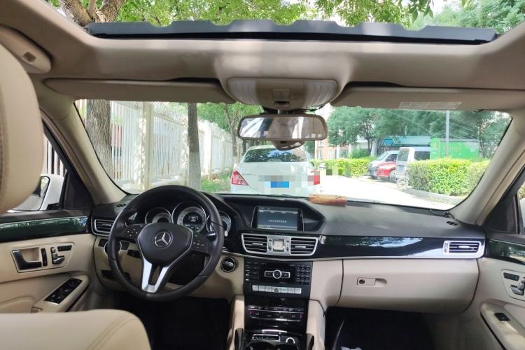 Used Mercedes-Benz E-Class 2014 E 260 L Sport Edition Center Console