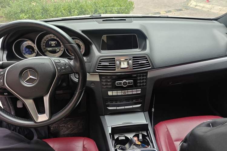 Used Mercedes-Benz E-Class 2014 E 200 Coupe Center Console