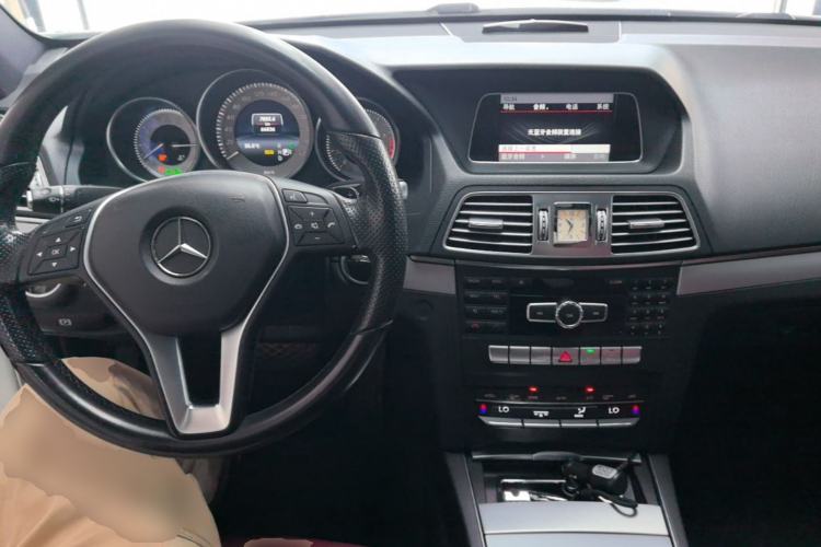 Used Mercedes-Benz E-Class 2014 E 200 Coupe Center Console