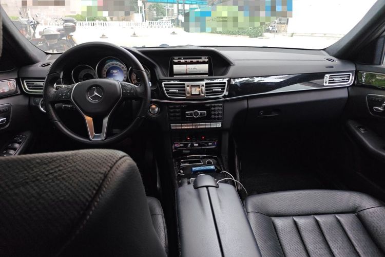 Used Mercedes-Benz E-Class 2014 Restyled E 300 L Sport Luxury Edition Center Console