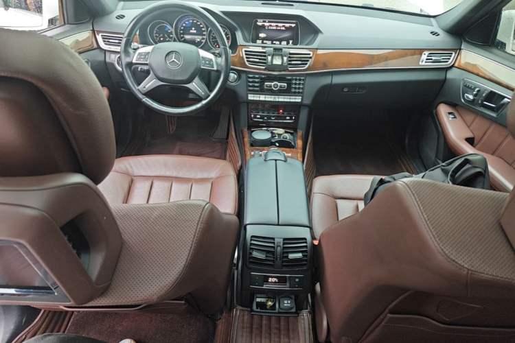 Used Mercedes-Benz E-Class 2014 E 300 L Center Console