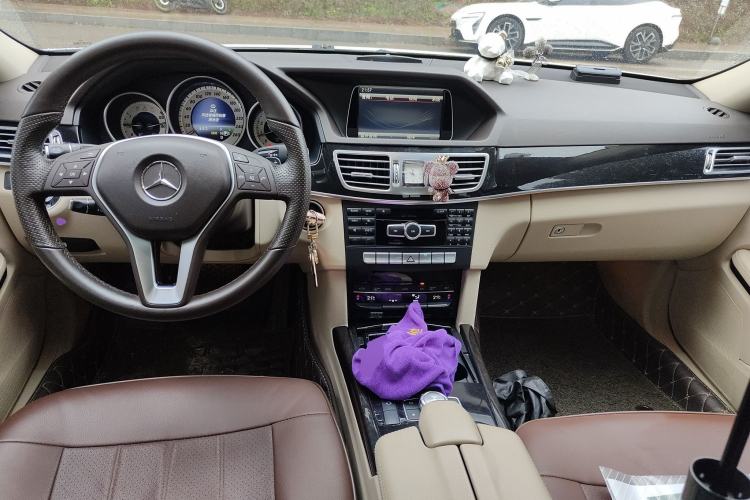 Used Mercedes-Benz E-Class 2014 Restyled E 260 L Sport Edition Center Console