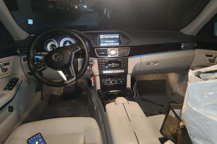 Used Mercedes-Benz E-Class 2014 Restyled E 260 L Sport Edition Center Console