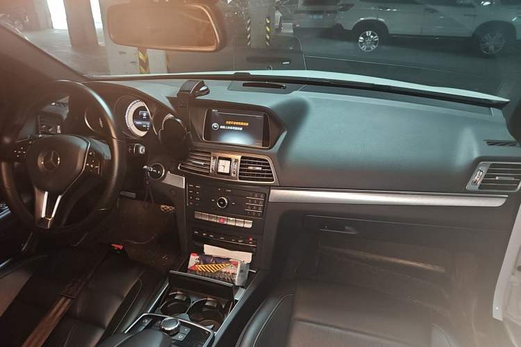 Used Mercedes-Benz E-Class 2014 E 200 Coupe Center Console