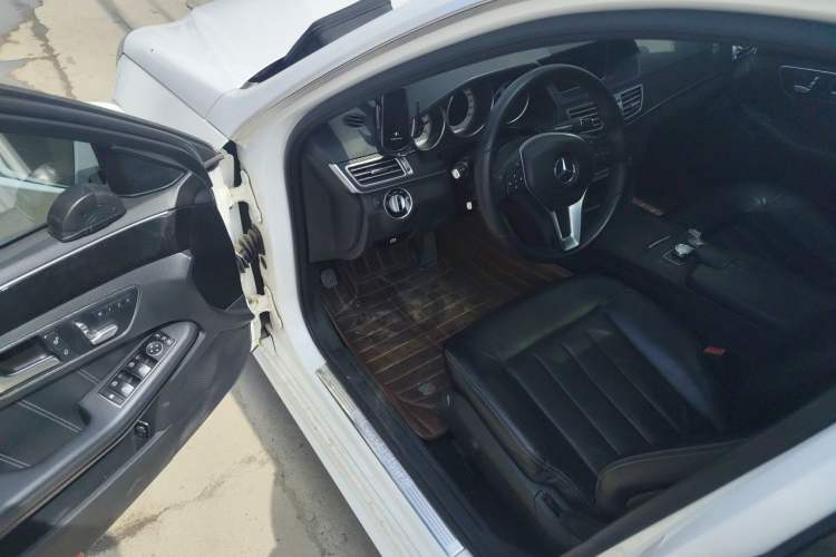 Used Mercedes-Benz E-Class 2014 Revised E 260 L Sport Luxury Edition Driver Seat
