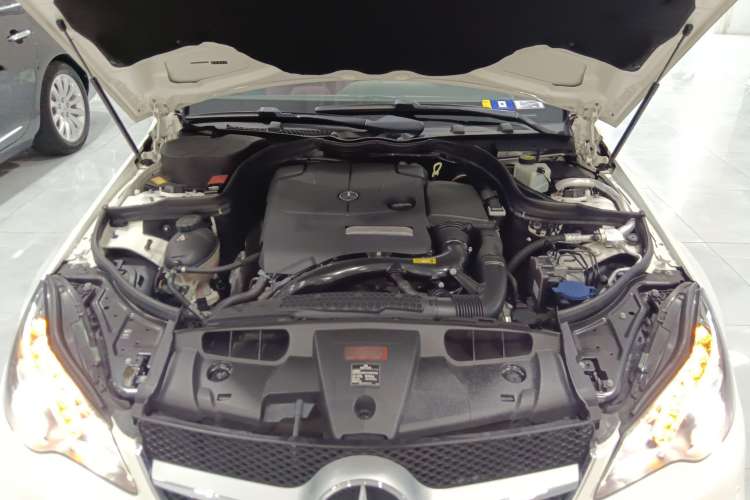 Used Mercedes-Benz E-Class 2014 E 260 Convertible Coupe Engine Bay