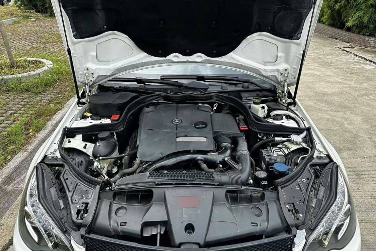 Used Mercedes-Benz E-Class 2014 E 260 Coupe Engine Bay