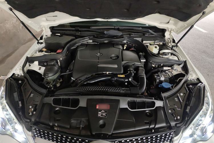 Used Mercedes-Benz E-Class 2014 E 260 Coupe Engine Bay