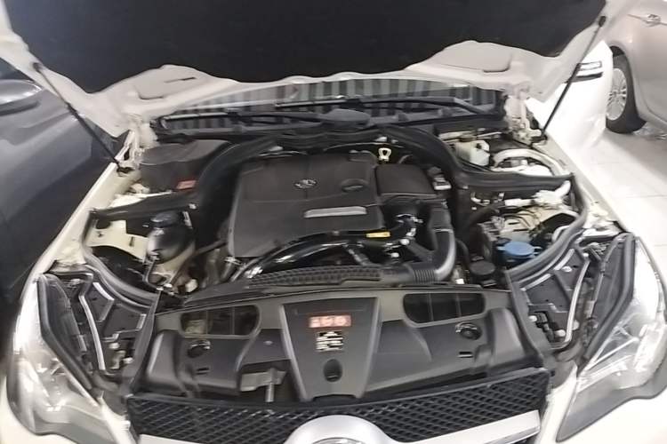 Used Mercedes-Benz E-Class 2014 E 200 Coupe Engine Bay