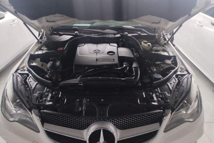 Used Mercedes-Benz E-Class 2014 E 200 Coupe Engine Bay