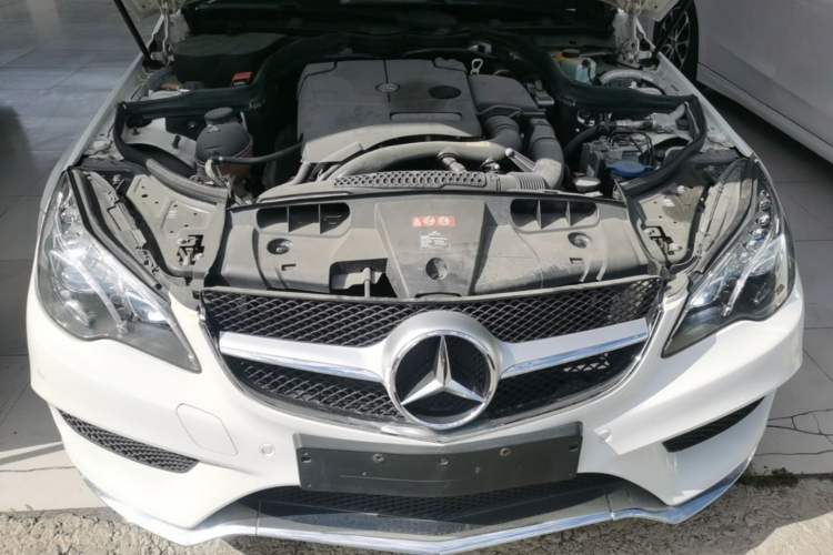 Used Mercedes-Benz E-Class 2014 E 260 Coupe Engine Bay