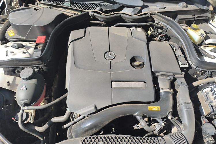 Used Mercedes-Benz E-Class 2014 E 260 Coupe Engine Bay