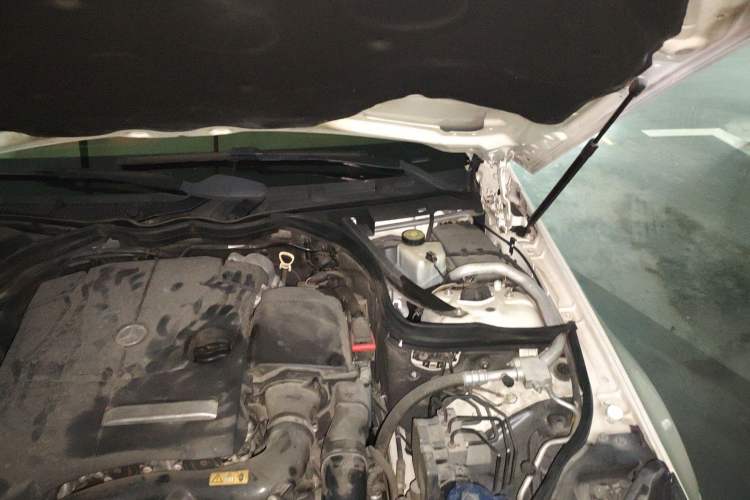 Used Mercedes-Benz E-Class 2014 E 200 Coupe Engine Bay Left