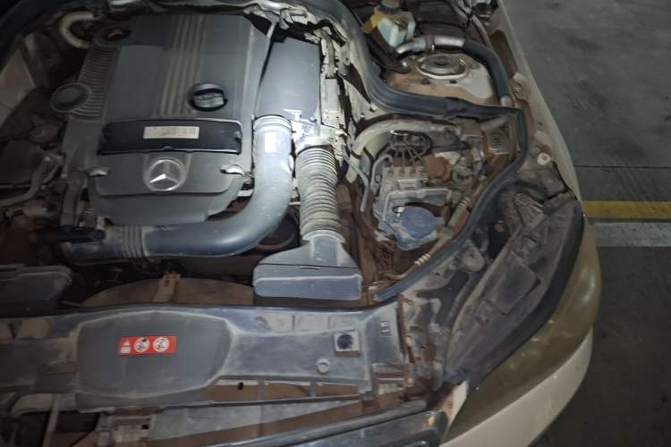 Used Mercedes-Benz E-Class 2014 E 260 L Luxury Model Engine Bay Left
