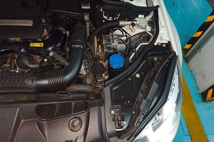 Used Mercedes-Benz E-Class 2014 E 200 Coupe Engine Bay Left