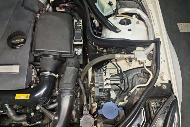 Used Mercedes-Benz E-Class 2014 E 260 Coupe Engine Bay Left