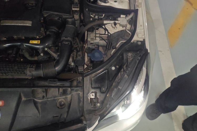 Used Mercedes-Benz E-Class 2014 E 200 Coupe Engine Bay Left