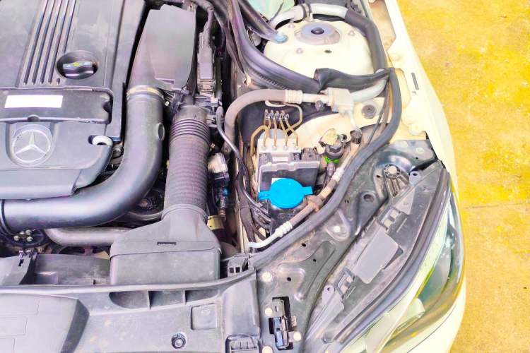 Used Mercedes-Benz E-Class 2014 E 260 L Sport Edition Engine Bay Left
