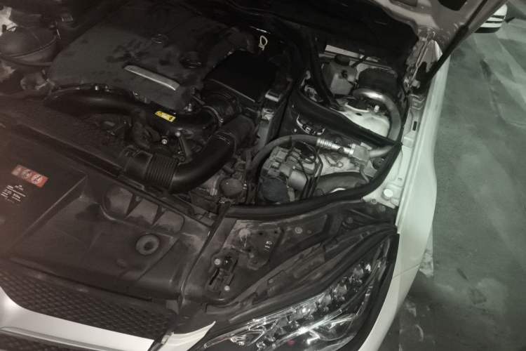 Used Mercedes-Benz E-Class 2014 E 260 Coupe Engine Bay Left