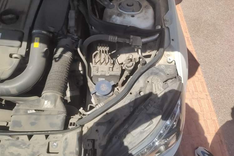 Used Mercedes-Benz E-Class 2014 Revised E 260 L Sport Luxury Edition Engine Bay Left