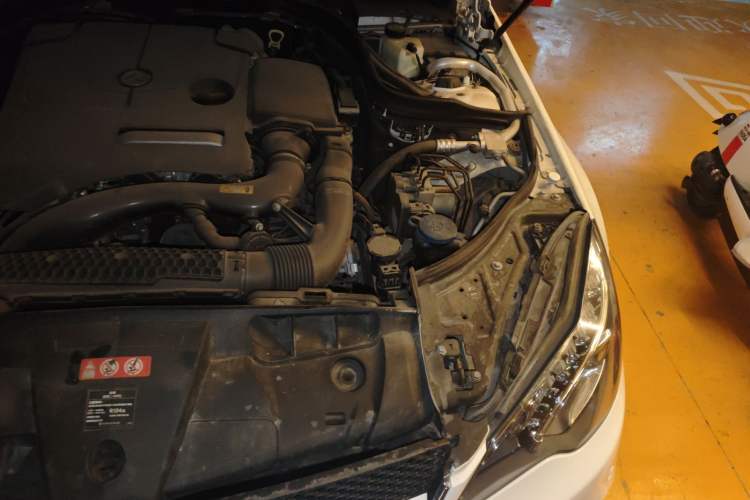 Used Mercedes-Benz E-Class 2014 E 260 Coupe Engine Bay Left
