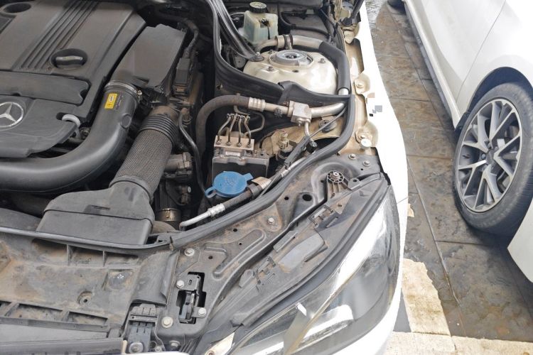 Used Mercedes-Benz E-Class 2014 E 260 L Sport Edition Engine Bay Left