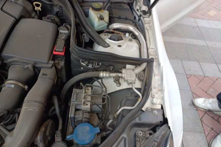 Used Mercedes-Benz E-Class 2014 E 200 Coupe Engine Bay Left