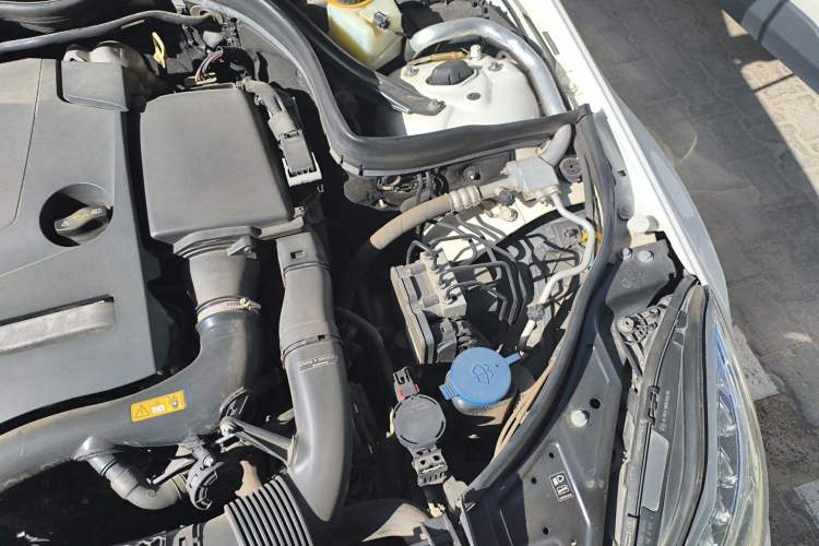 Used Mercedes-Benz E-Class 2014 E 260 Coupe Engine Bay Left