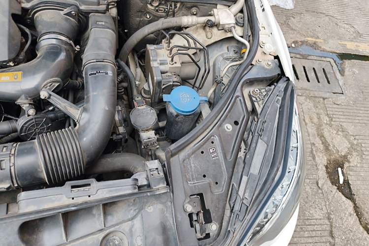 Used Mercedes-Benz E-Class 2014 E 260 Coupe Engine Bay Left