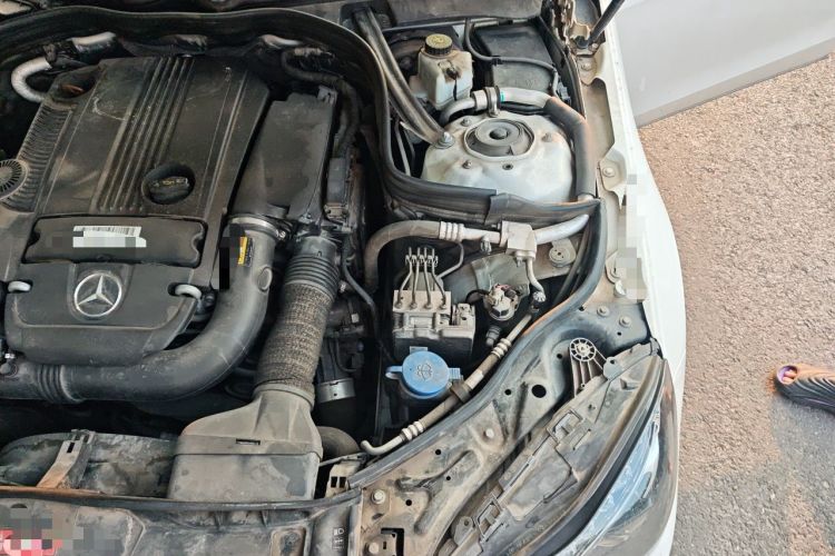 Used Mercedes-Benz E-Class 2014 E 260 L Engine Bay Left
