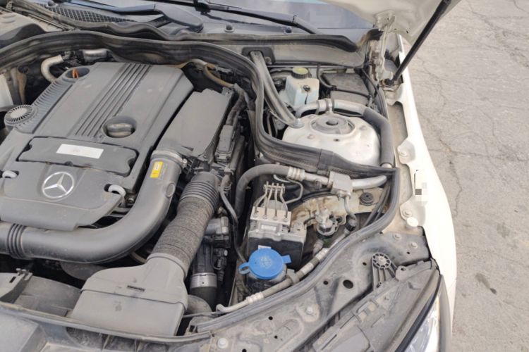 Used Mercedes-Benz E-Class 2014 Facelifted E 260 L Luxury Edition Engine Bay Left